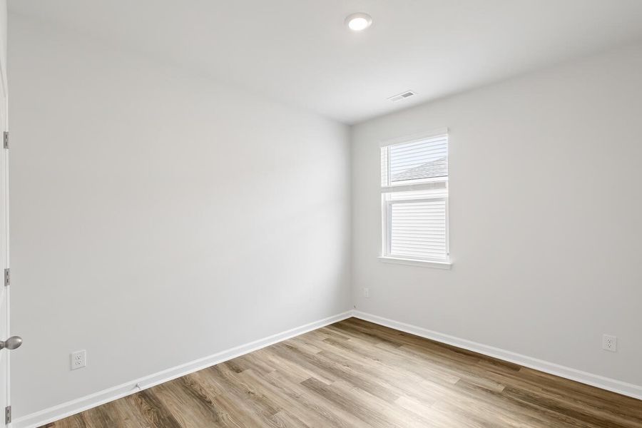 Spacious, unfurnished interior of a new home in Carolina Groves, Moncks Corner (Image 17).