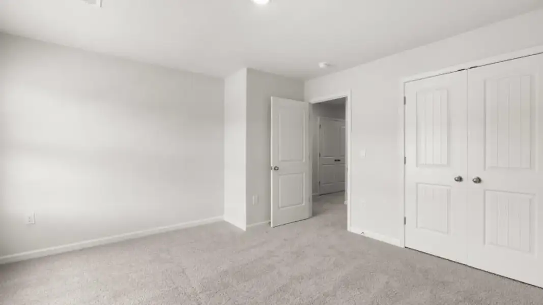 Spacious, unfurnished interior of a new home in Grandview at Lanier, Dawsonville (Image 19).
