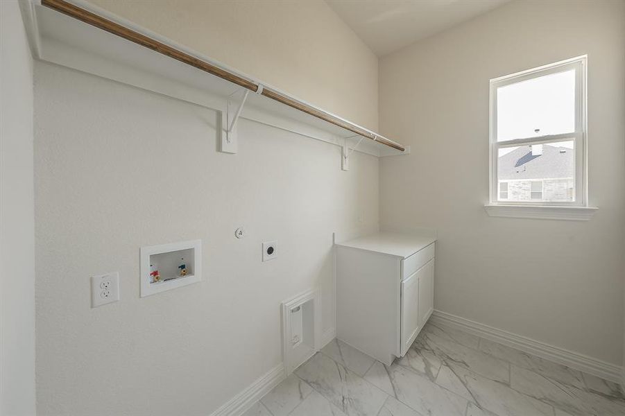 Spacious, unfurnished interior of a new home in Matthews Farms, Venus (Image 36).
