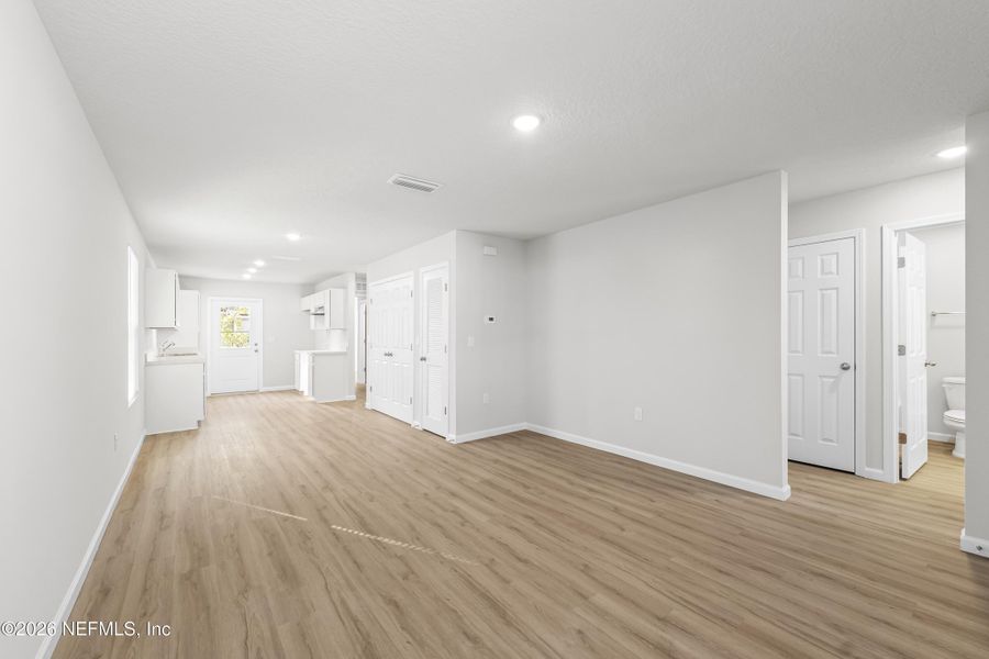 Spacious, unfurnished interior of a new home in , Jacksonville (Image 16).