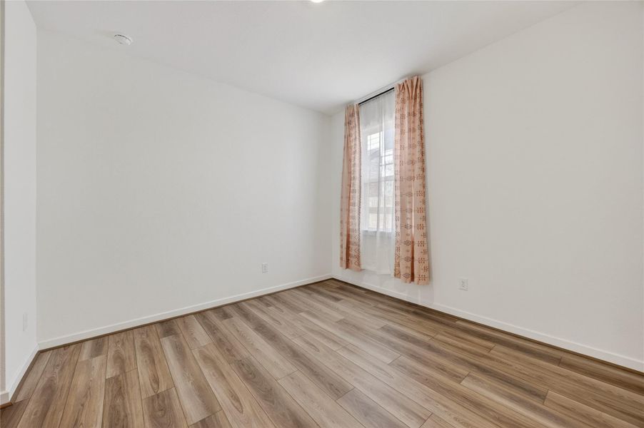 Spacious, unfurnished interior of a new home in Trillium, Richmond (Image 32).