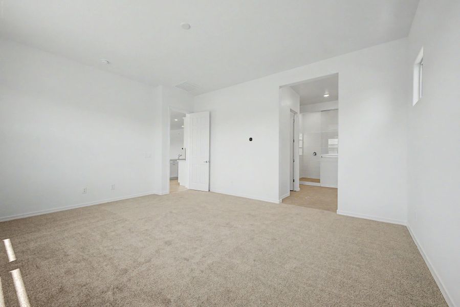 Spacious, unfurnished interior of a new home in Empire Pointe, Queen Creek (Image 11).