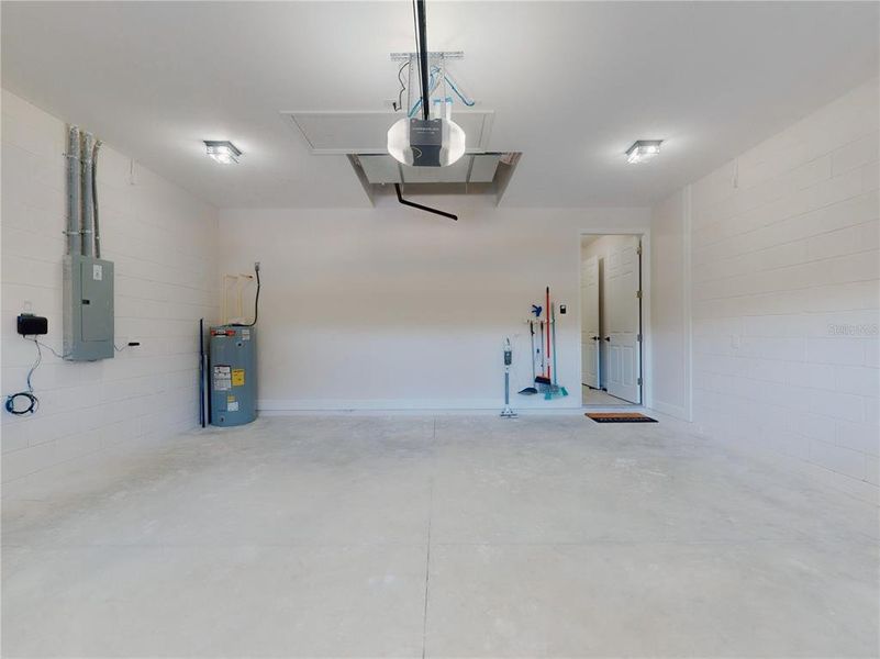 Spacious, unfurnished interior of a new home in , Dunnellon (Image 22).