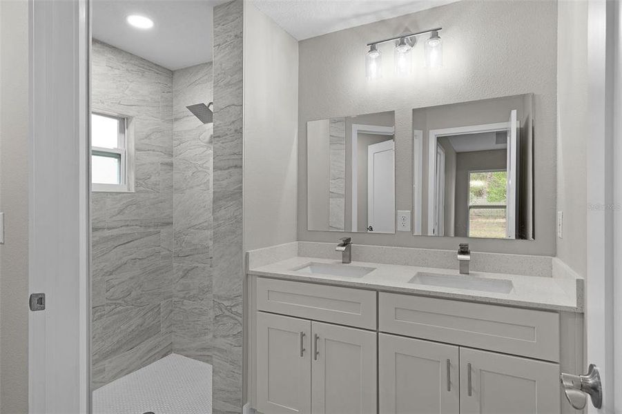 Furnished interior view inside a new home in , Ocklawaha (Image 11).