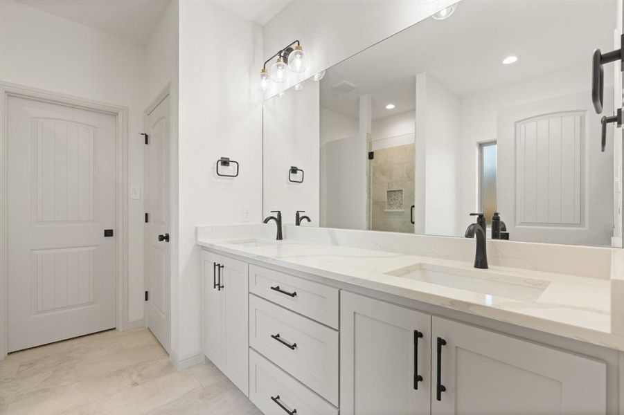 Furnished interior view inside a new home in , Cleburne (Image 12).