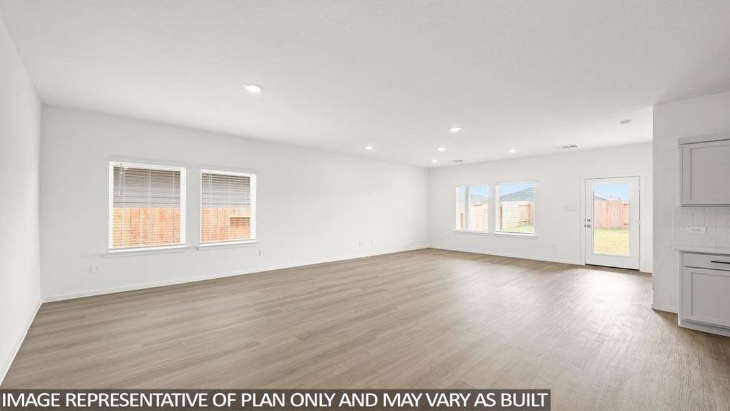 Spacious, unfurnished interior of a new home in Granger Pines, Conroe (Image 9).