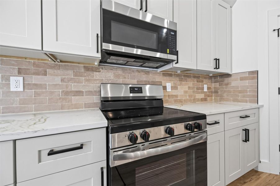 Furnished interior view inside a new home in , Conroe (Image 15).