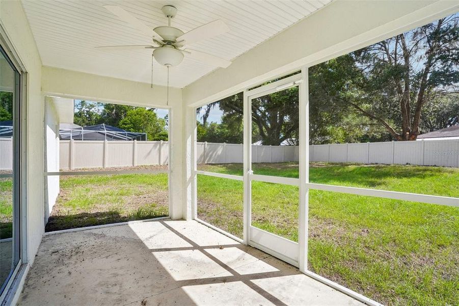 Exterior details and patio area of a home in , Dunnellon (Image 31).