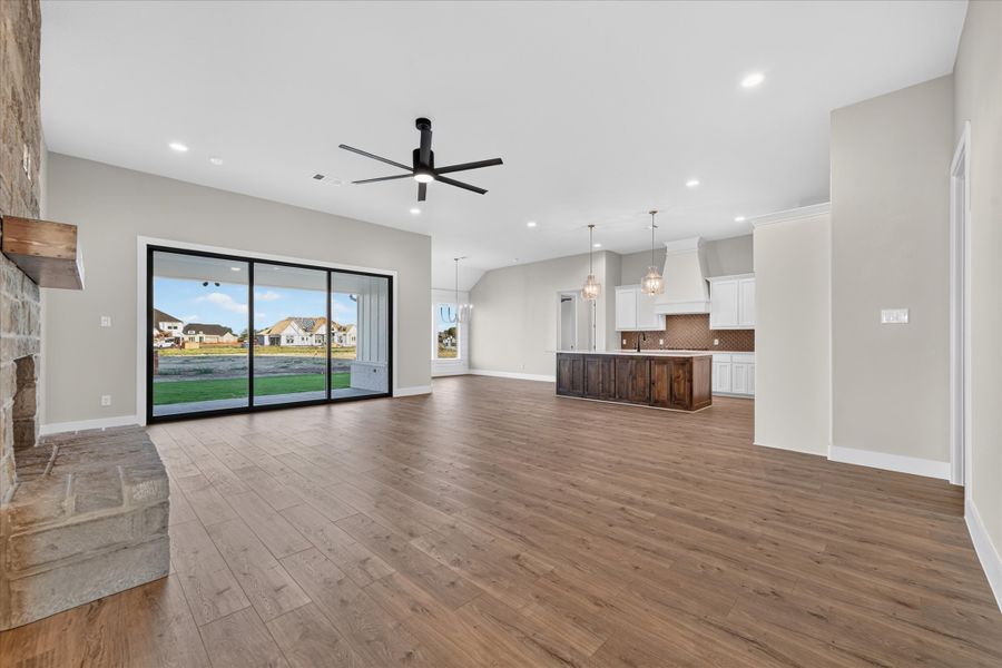 Spacious, unfurnished interior of a new home in Paloma Ranches, Justin (Image 27).