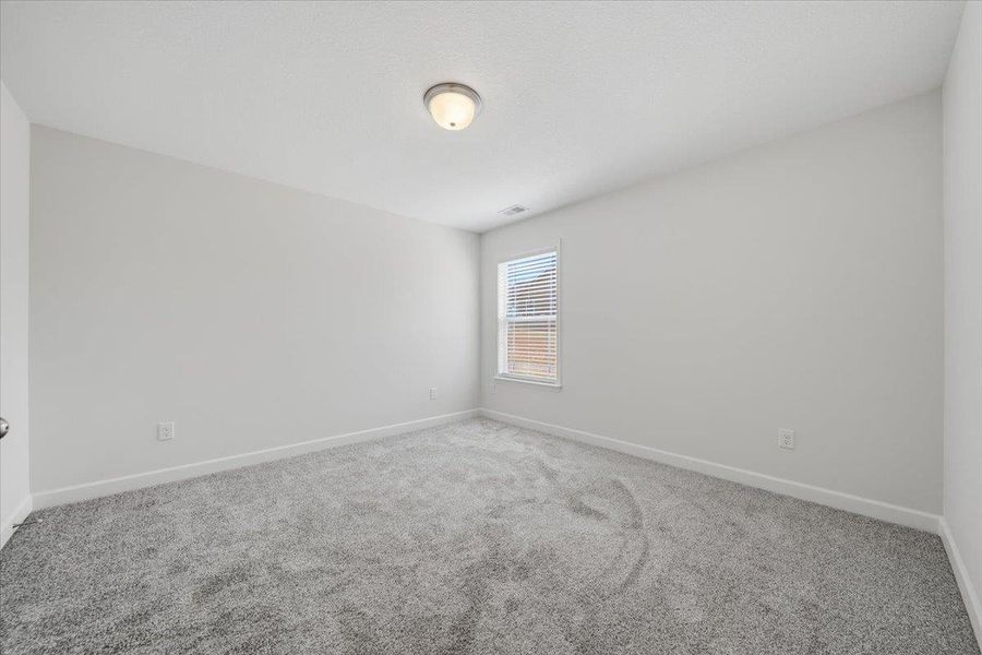 Spacious, unfurnished interior of a new home in Bent Tree, Gaffney (Image 26).