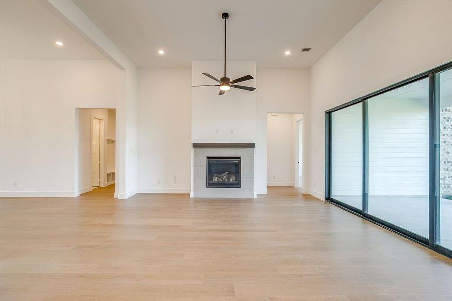 Spacious, unfurnished interior of a new home in Waterfall Ranch, Waxahachie (Image 20).