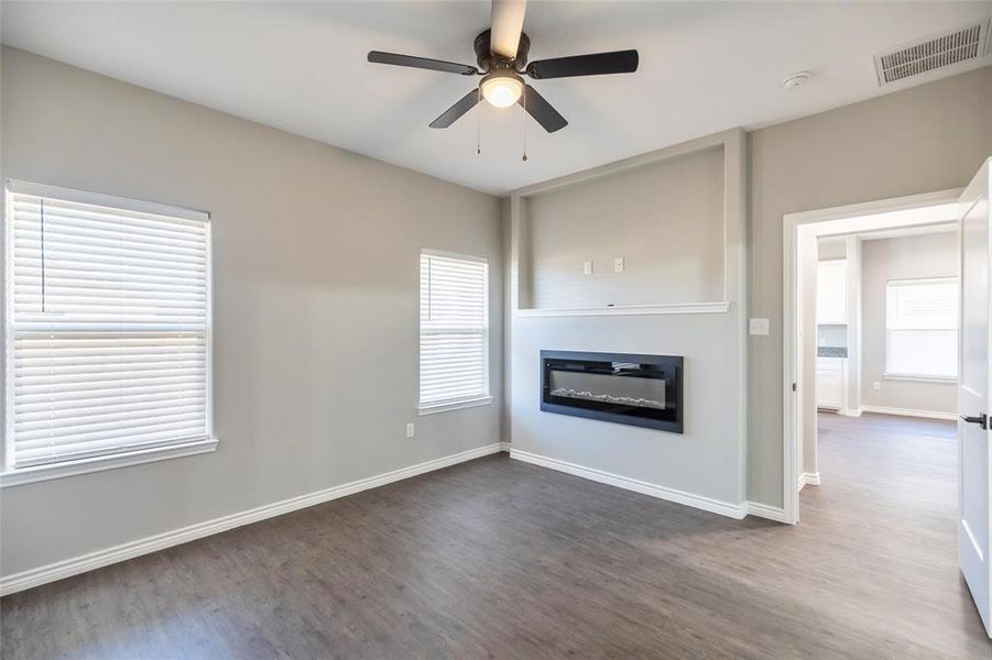 Spacious, unfurnished interior of a new home in , Abilene (Image 15).