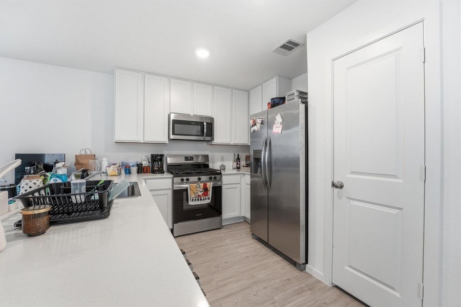 Modern Kitchen with Ample Cabinet Space Modern Kitchen with Ample Cabinet Space
