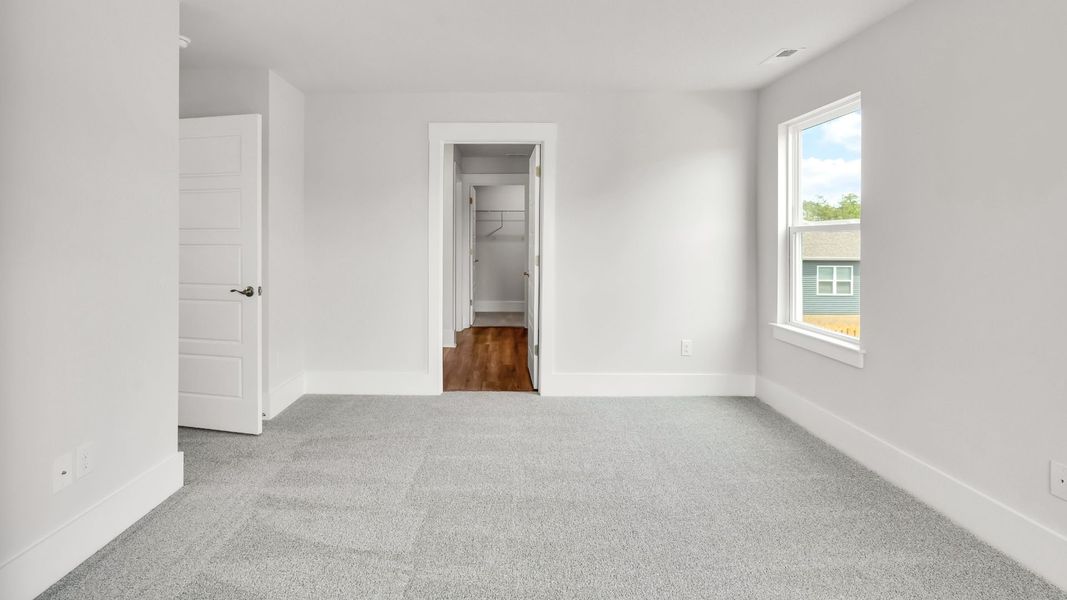 Spacious, unfurnished interior of a new home in Bella Point, Bolivia (Image 27).