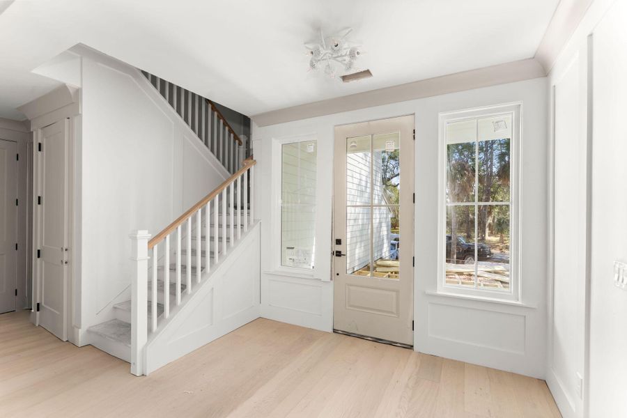 Spacious, unfurnished interior of a new home in , Isle Of Palms (Image 9).