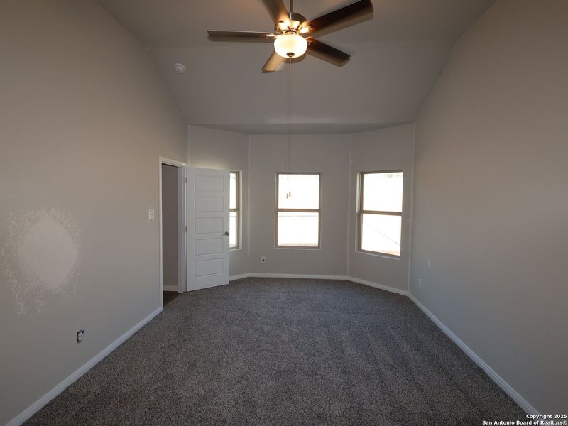 Spacious, unfurnished interior of a new home in Agave, San Antonio (Image 26).