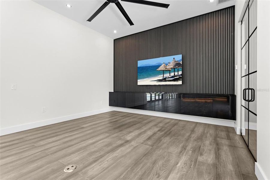 Spacious, unfurnished interior of a new home in , Sarasota (Image 26).