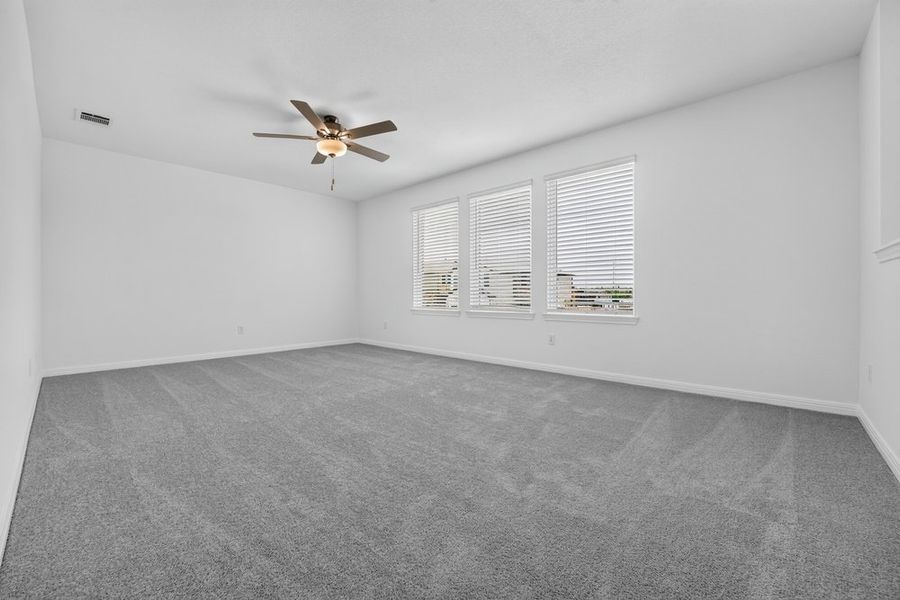 Spacious, unfurnished interior of a new home in Sunfield, Buda (Image 34).