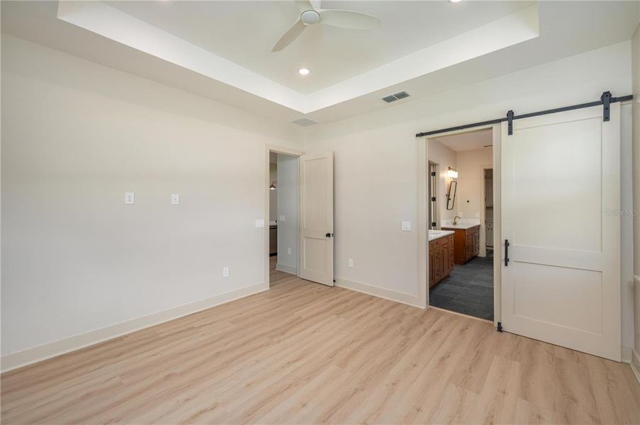 Spacious, unfurnished interior of a new home in , Lakeland (Image 27).