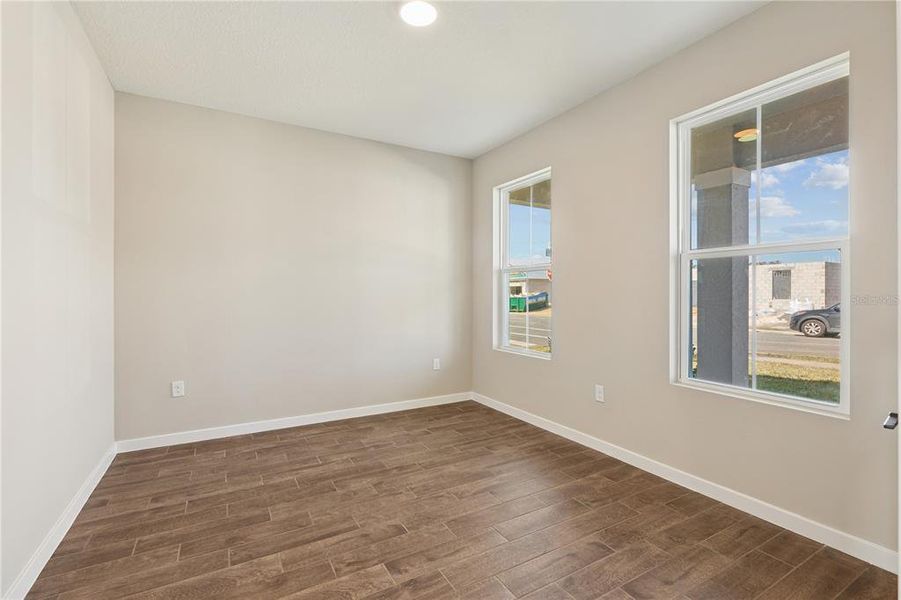 Spacious, unfurnished interior of a new home in Sabana Reserve, Ocala (Image 12).