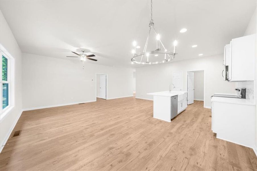Spacious, unfurnished interior of a new home in , Gainesville (Image 18).