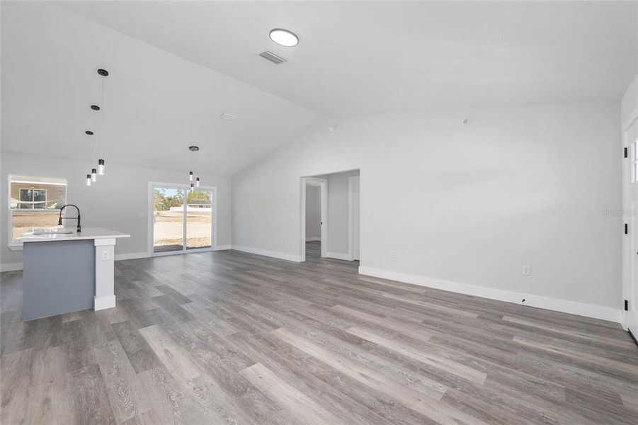 Spacious, unfurnished interior of a new home in , Dunnellon (Image 36).