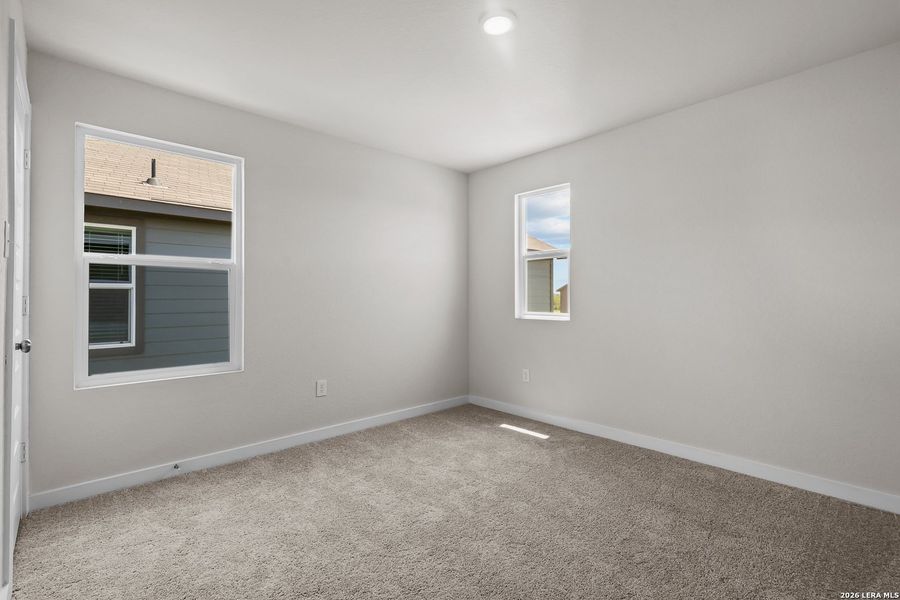 Spacious, unfurnished interior of a new home in Spring Creek, San Antonio (Image 31).
