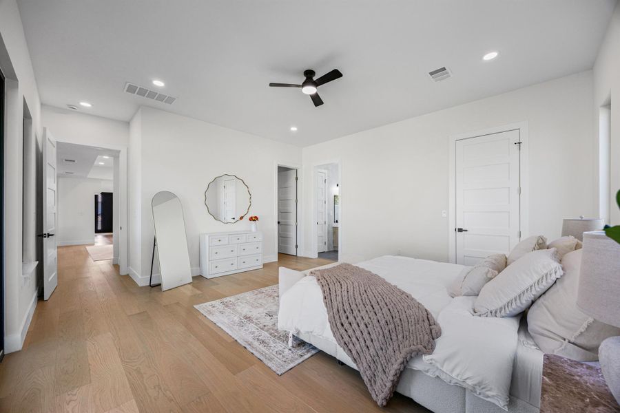 Bedroom featuring light wood-style floors, recessed lighting, a ceiling fan, and ensuite bath