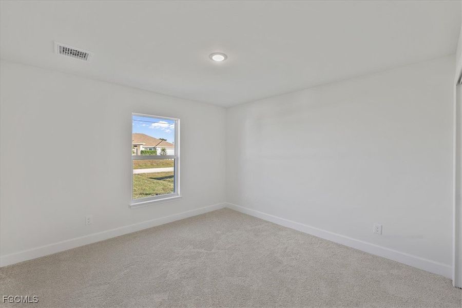 Spacious, unfurnished interior of a new home in Cape Coral, Cape Coral (Image 27).