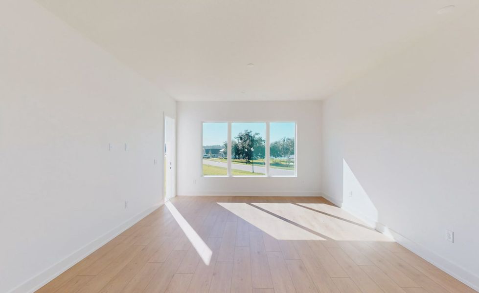 Spacious, unfurnished interior of a new home in West Hill Estates, Dade City (Image 17).