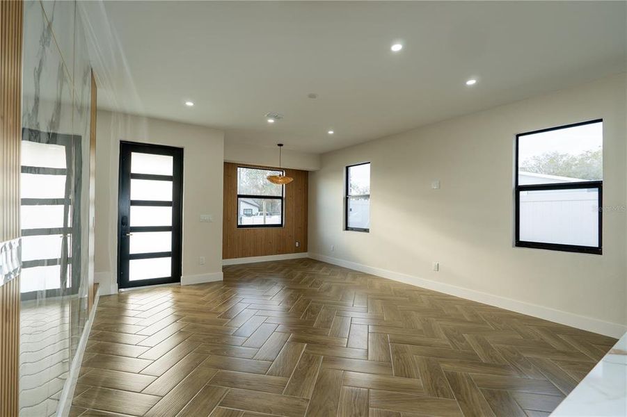 Spacious, unfurnished interior of a new home in , Tampa (Image 23).
