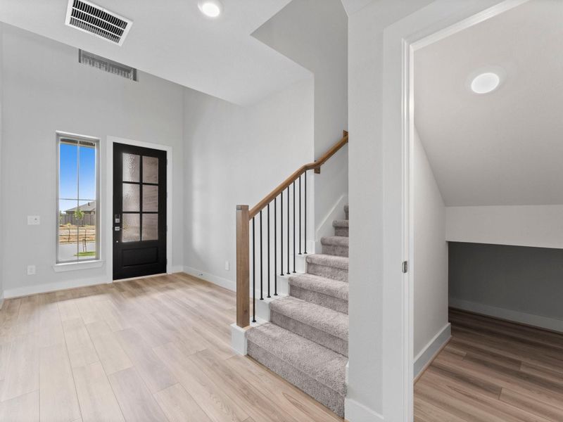 Spacious, unfurnished interior of a new home in The Grand Prairie 60’s, Hockley (Image 12).