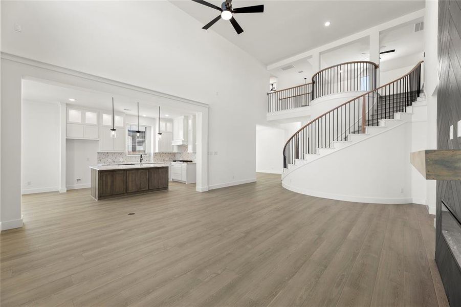 08. 15202 Reunion - Family (2)