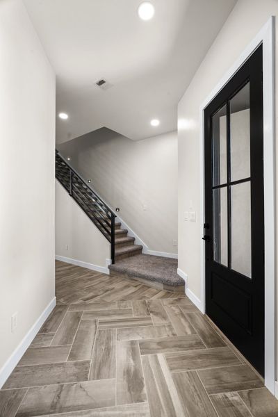Spacious, unfurnished interior of a new home in Verdancia, El Paso (Image 18).