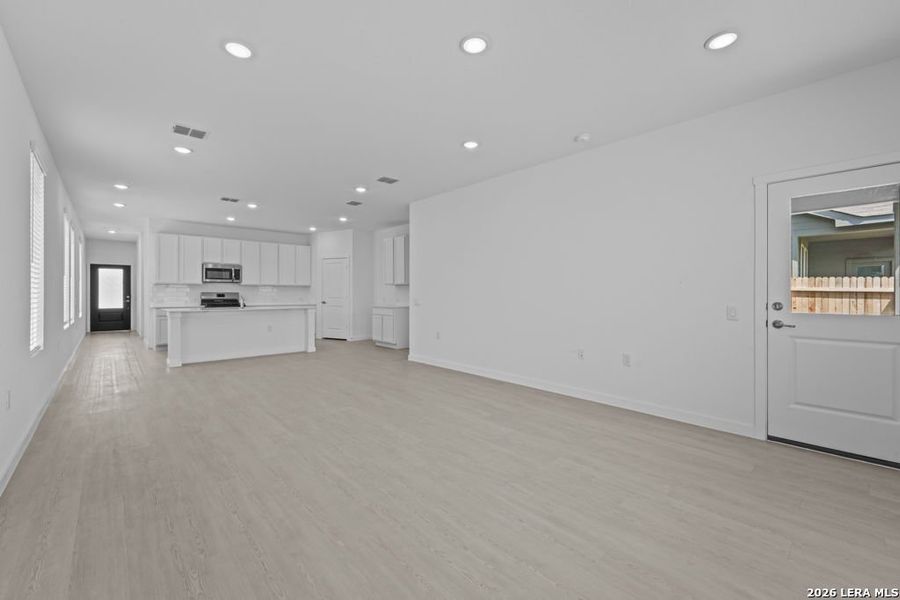 Spacious, unfurnished interior of a new home in Vida, San Antonio (Image 17). Spacious, unfurnished interior of a new home in Vida, San Antonio (Image 17).