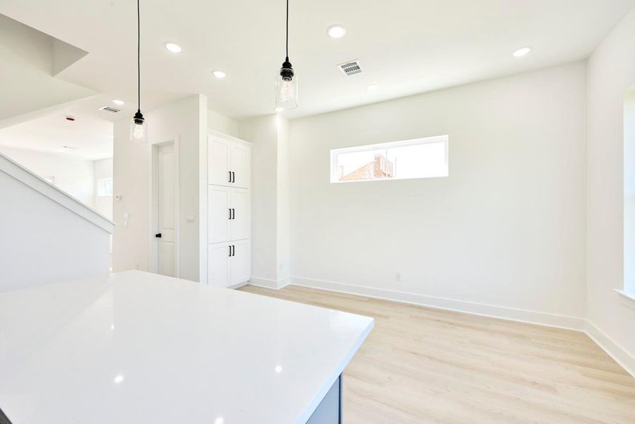 Spacious, unfurnished interior of a new home in , Houston (Image 10).