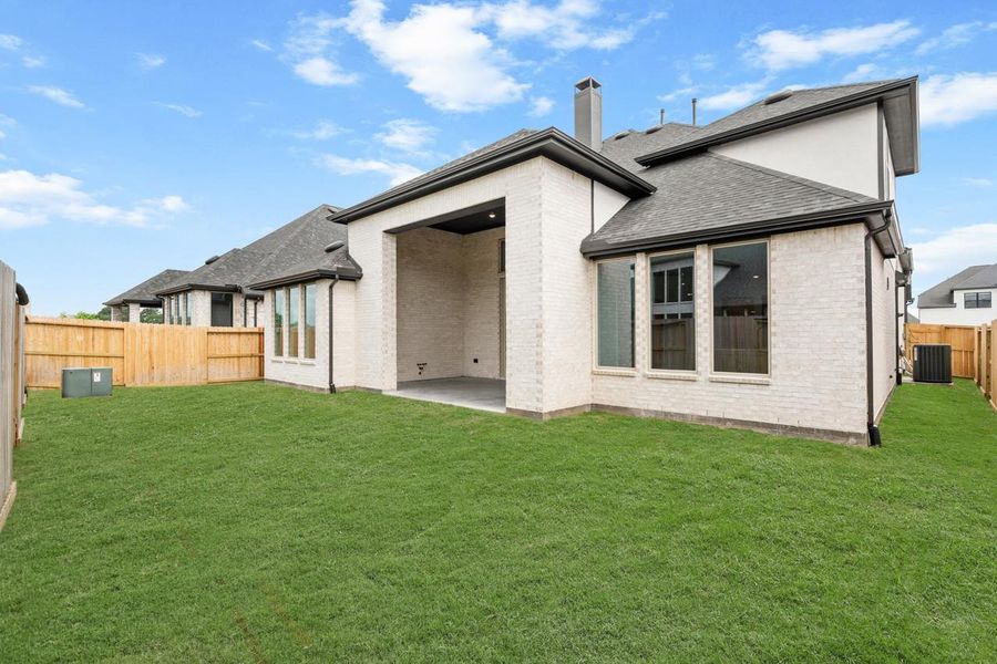 Exterior details and patio area of a home in Cross Creek West, Fulshear (Image 20).