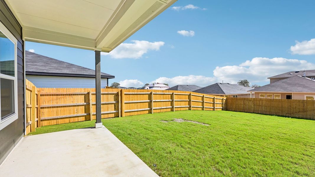 Exterior details and patio area of a home in Valverde, Bastrop (Image 3).