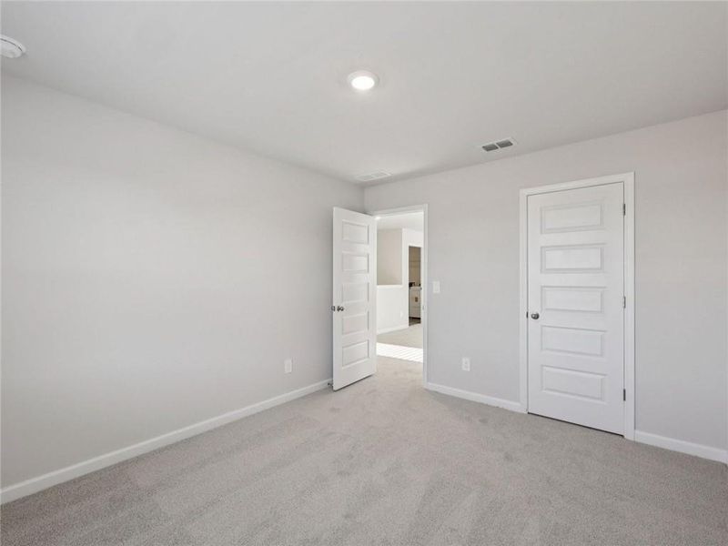 Spacious, unfurnished interior of a new home in Martin Springs - Estate Series, Lawrenceville (Image 18).