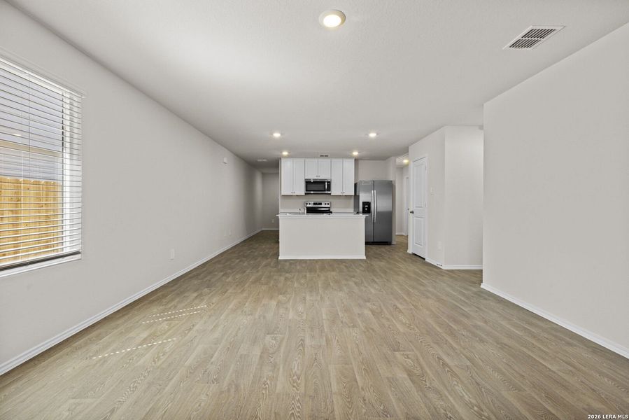 Spacious, unfurnished interior of a new home in Spring Valley, New Braunfels (Image 10).