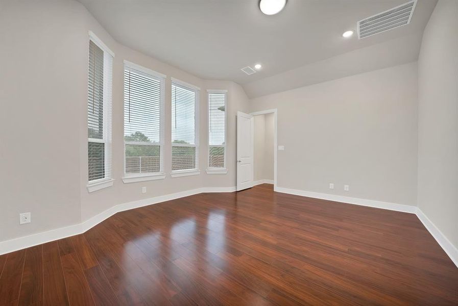 Spacious, unfurnished interior of a new home in , Fate (Image 32).