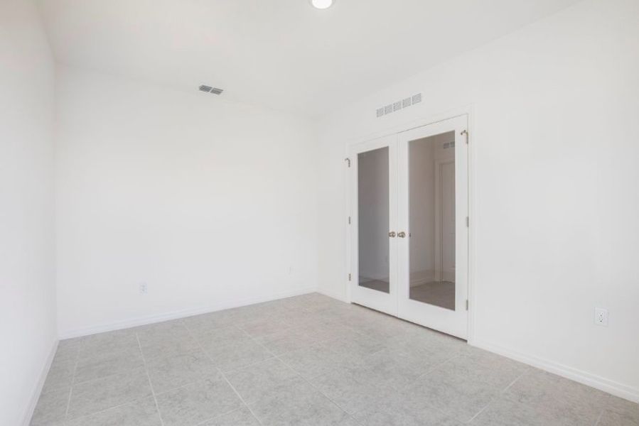 Spacious, unfurnished interior of a new home in Burnt Store, Cape Coral (Image 6).