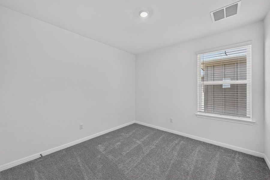 Spacious, unfurnished interior of a new home in Sunfield, Buda (Image 29).