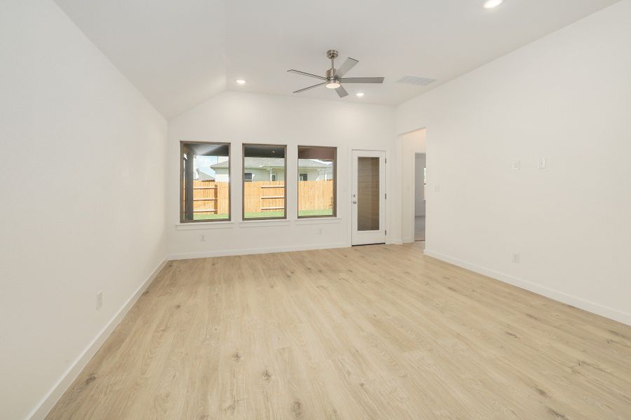 Spacious, unfurnished interior of a new home in Prairie Winds, Hutto (Image 16).