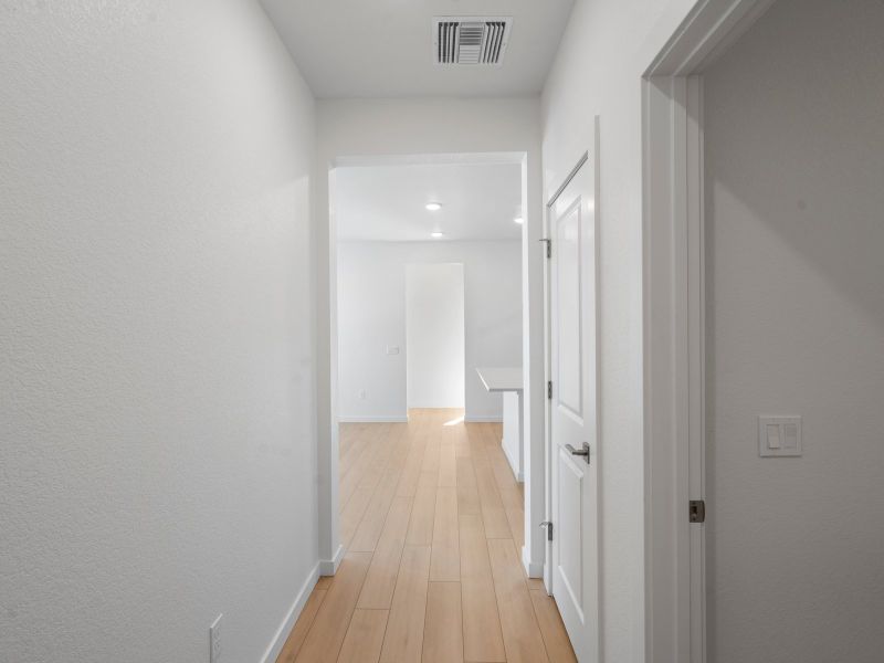 Spacious, unfurnished interior of a new home in Gateway Commons, Denver (Image 25).