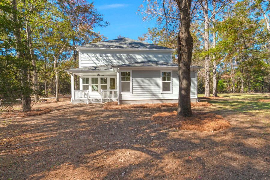 Exterior details and patio area of a home in , Hollywood (Image 4).
