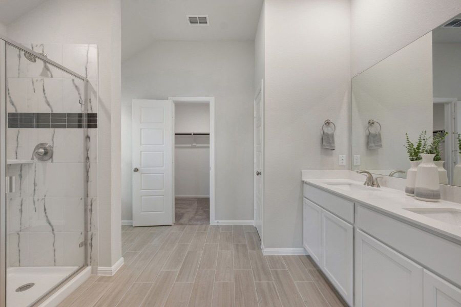 Owner's Bathroom Owner's Bathroom
