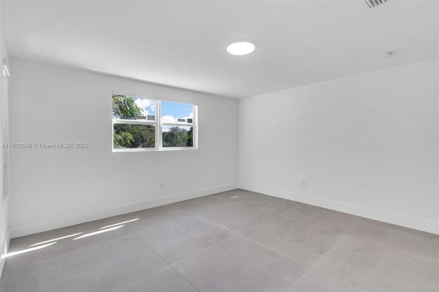 Spacious, unfurnished interior of a new home in , West Palm Beach (Image 32).