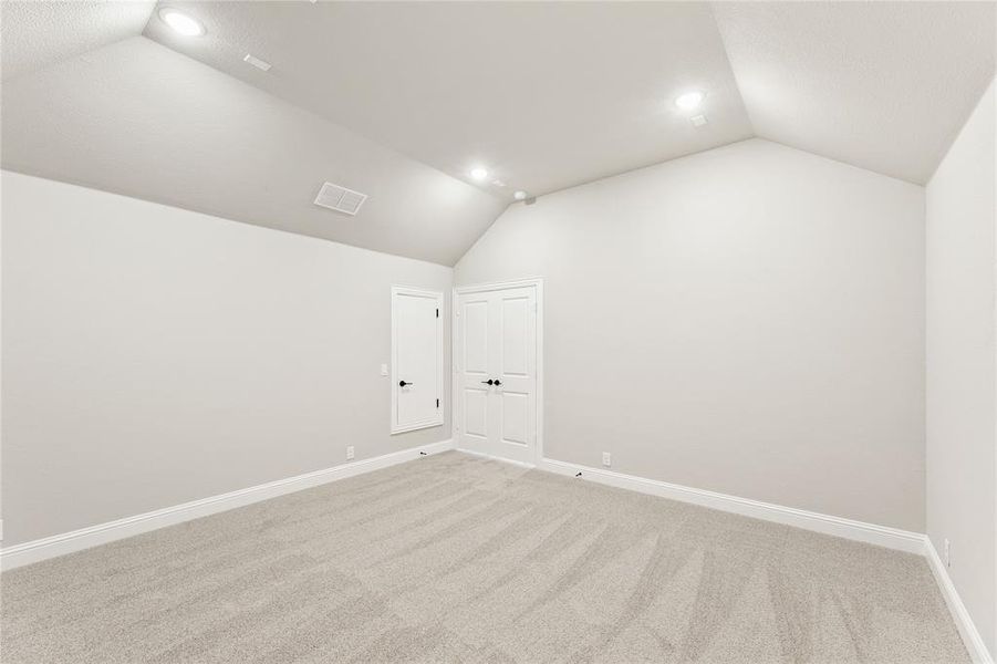 Spacious, unfurnished interior of a new home in Glenbrook, Red Oak (Image 39).