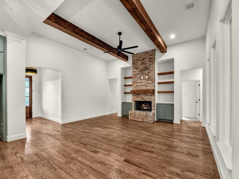 Spacious, unfurnished interior of a new home in , Weatherford (Image 22).